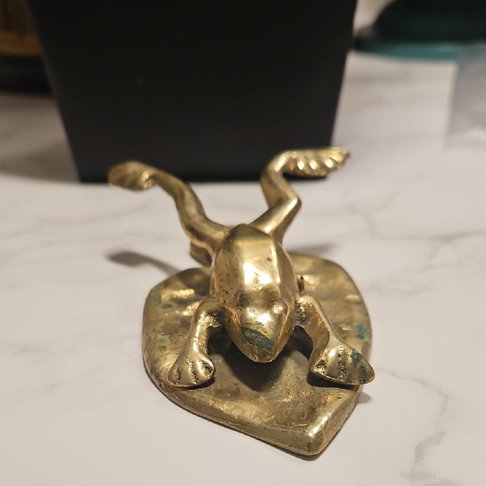VINTAGE Brass Frog On Lilly Pad Clip Or Memo Holder